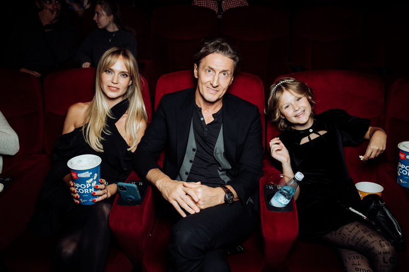Глюкоза с дочерьми, Филипп Киркоров, Гарик Харламов на премьере фильма "Ирония судьбы в Голливуде" в Москве