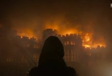 Фото - Пожар в Виндзоре, развод и «платье мести» в трейлере пятого сезона «Короны»