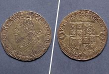 Фото - Британская пара обнаружила клад из старинных золотых монет во время ремонта дома